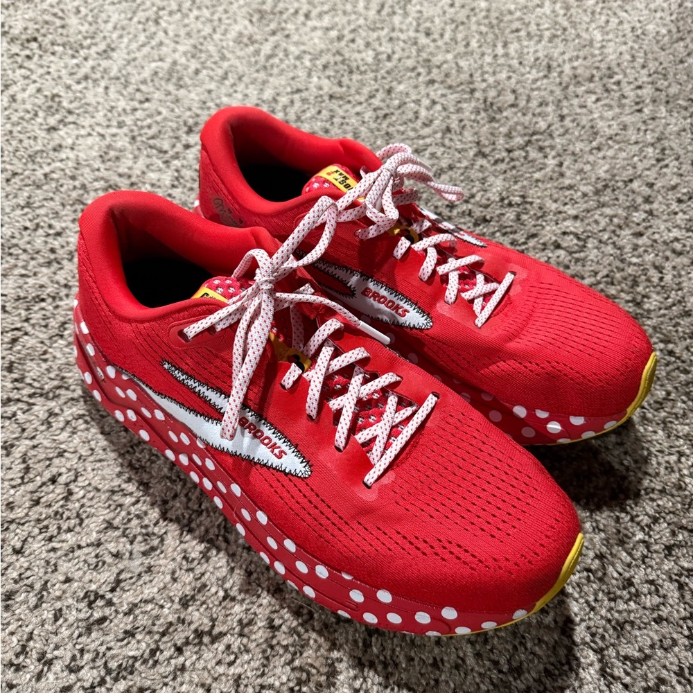 Brooks RunDisney Minnie Mouse Ghost Max